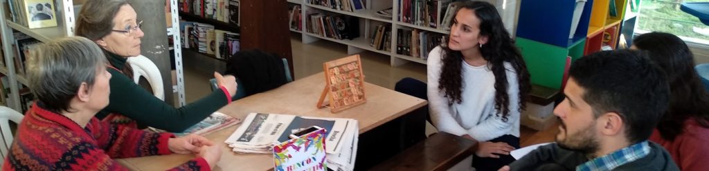 Reunión de estudiantes y biblioteca